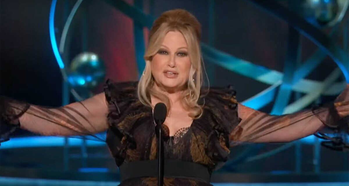 Jennifer Coolidge thanks 'all the evil gays' during memorable Emmys speech